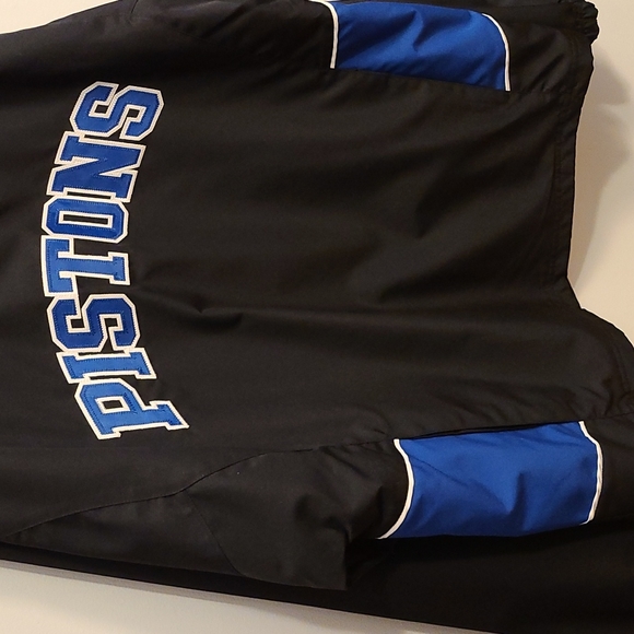 Pistons V-neck Windshirt - Picture 6 of 10